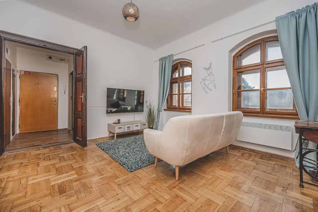 Carolina'S Romantic Apartment Hradec Kralove Exterior photo