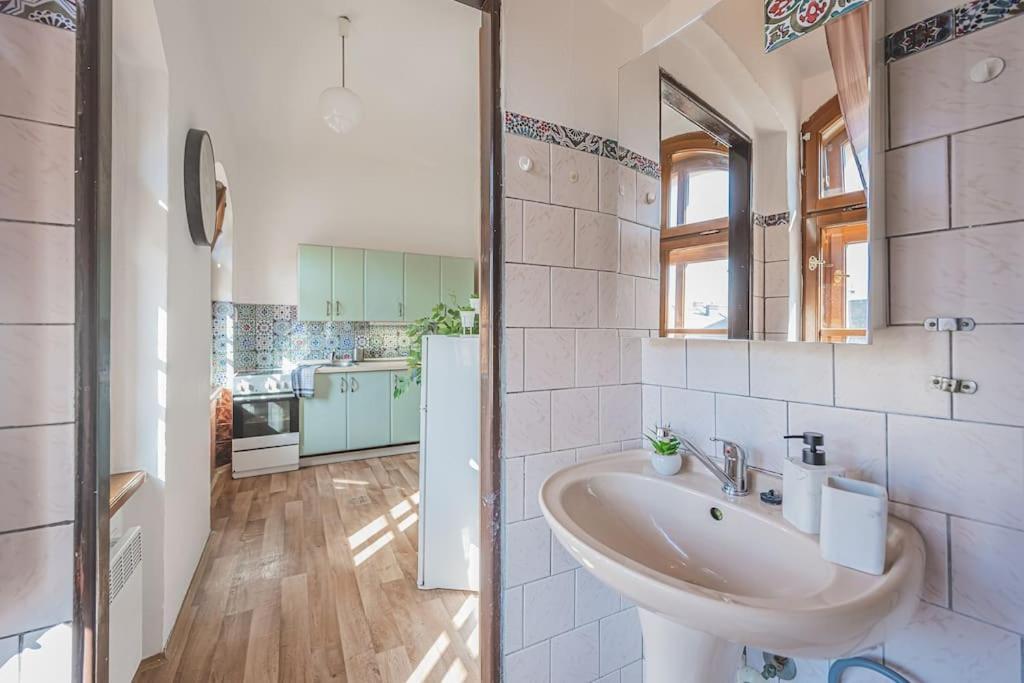 Carolina'S Romantic Apartment Hradec Kralove Exterior photo