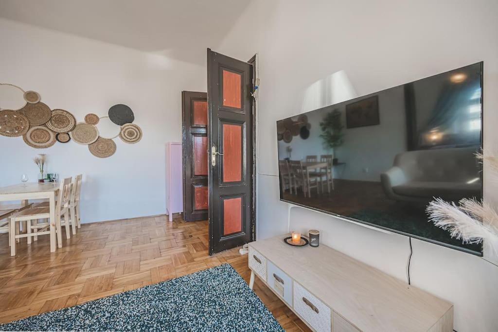 Carolina'S Romantic Apartment Hradec Kralove Exterior photo